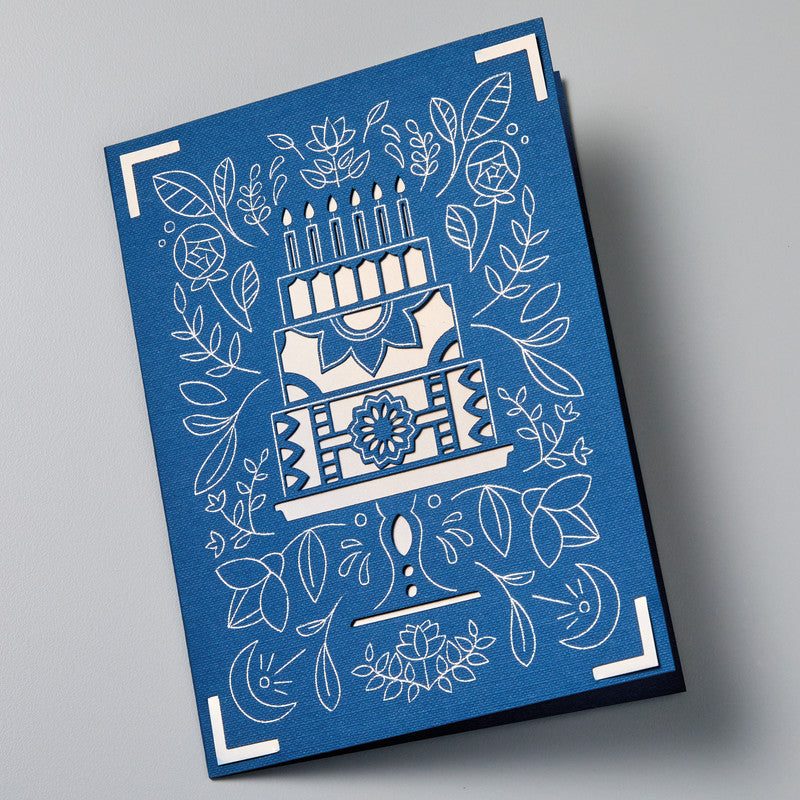 Cricut Kartenset – 8 Doppelkarten, 8 Einklebekarten, 8 Folientransferblätter, 8 weisse Briefumschläge