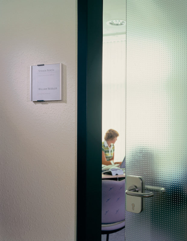 Durable Türschild – 149 × 53 mm, silber, aluminium, selbstklebend, wiederablösbar