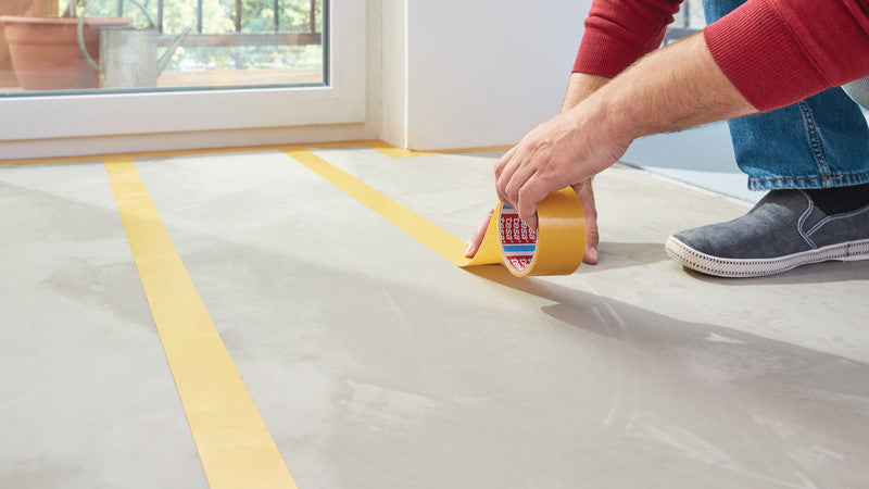 Tesa Montageband Extra Strong, für den Innenbereich, für glatte Oberflächen – 50 mm × 5 m, weiss