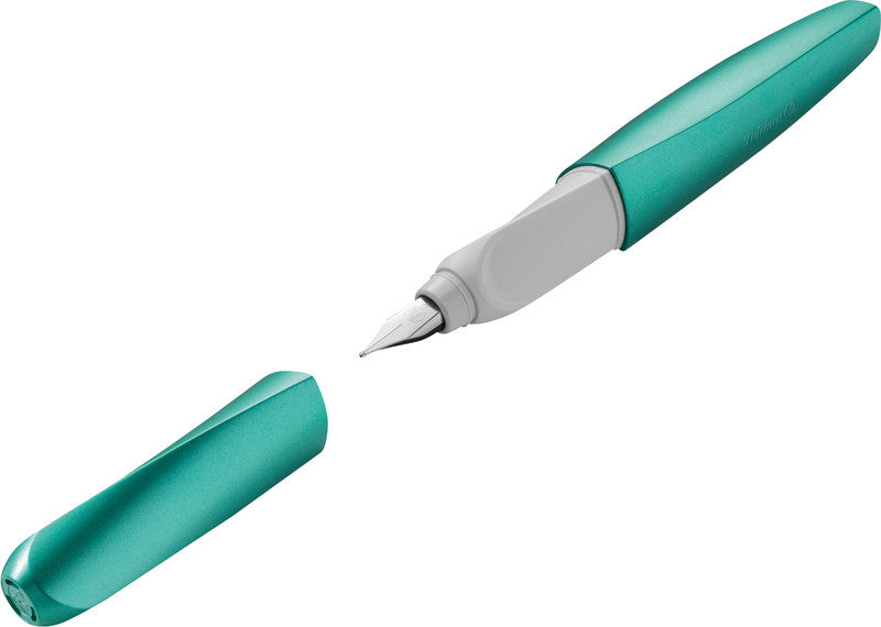 Pelikan Twist Cold Alaska – Federspitze M – für Rechts- & Linkshänder – Dunkelgrün, Blau – Patronen