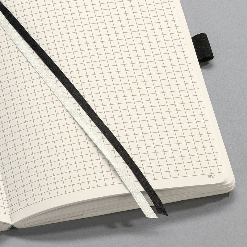 Sigel Notizbuch, A5, kariert 5 mm, Fadenheftung, Softcover, 194 Seiten, 80 g/m² – schwarz