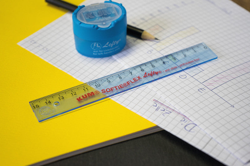 Kum Spitzer – manuell, 2-Loch, mit Behälter, für Blei- und Buntstifte Ø 8 und 11 mm, Kunststoff, assortiert