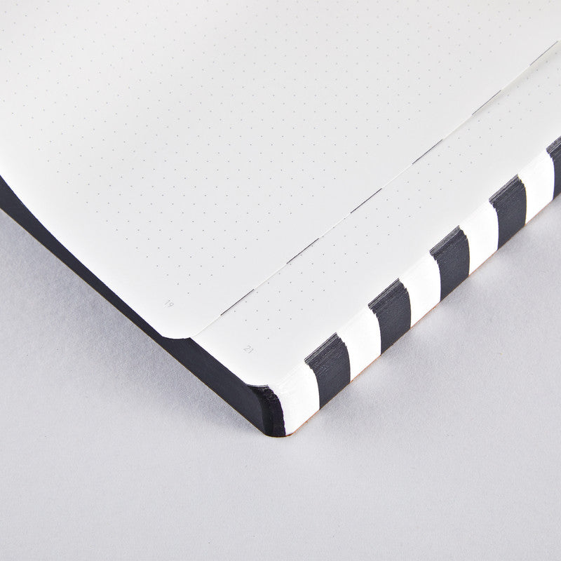 nuuna Notizbuch A5, 256 Seiten – schwarz, weiss