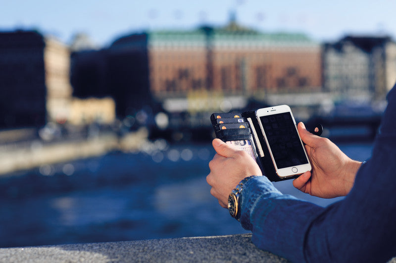 Ideal of Sweden – Booklet-Hülle – für Apple iPhone 11 – schwarz – Kunstleder – mit Kartenfach