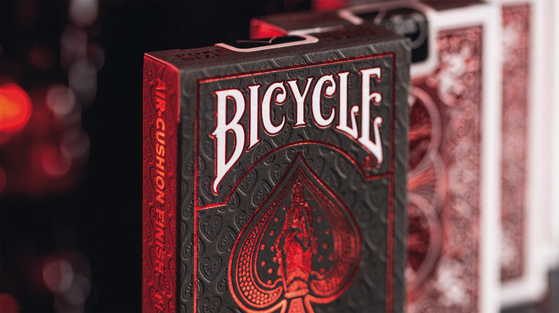 Bicycle Metaluxe Spielkarten Rot – e, 56 Karten, 65 × 92 × 18 mm, Karton