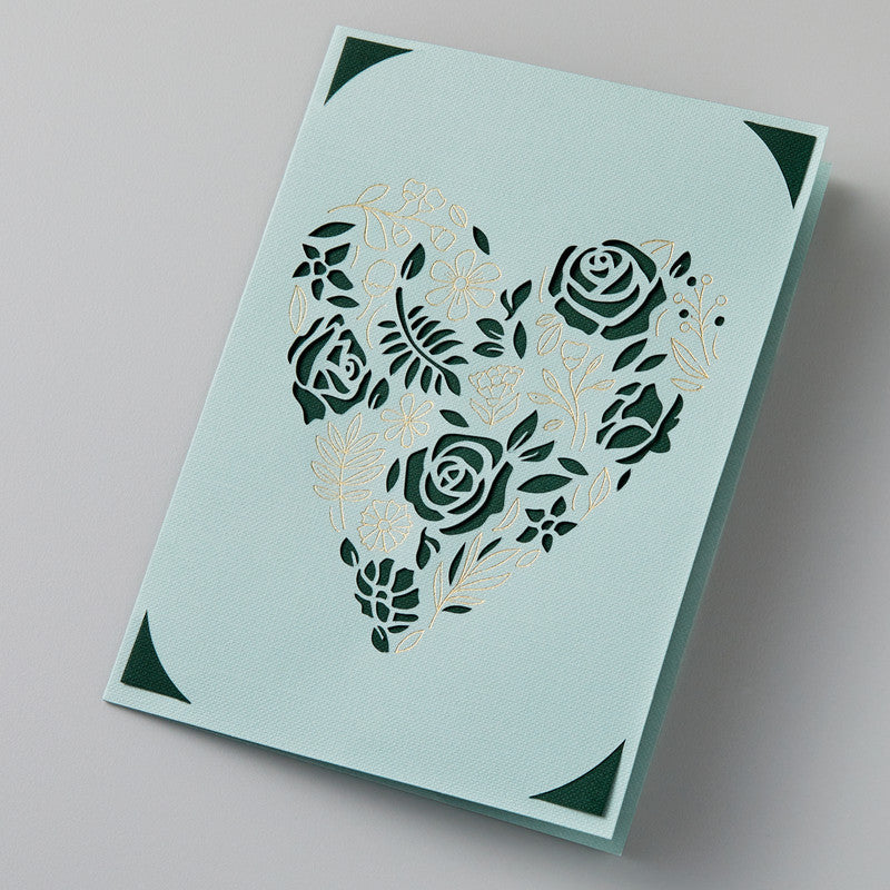 Cricut Kartenset – 8 Doppelkarten, 8 Einklebekarten, 8 Folientransferblätter, 8 weisse Briefumschläge