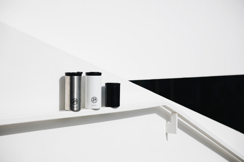 24Bottles Thermobecher Travel Tumbler – 3,5 dl – Edelstahl, isoliert, Sip&Go-Deckel – Tuxedo Black