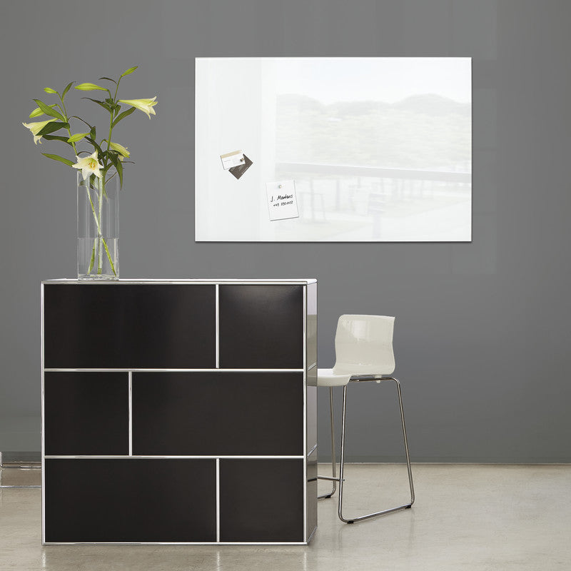 Sigel Whiteboard – 78 × 48 cm, Glas, magnetisch, Wandmontage, inkl. SuperDym-Magnetwürfel, Montagesatz